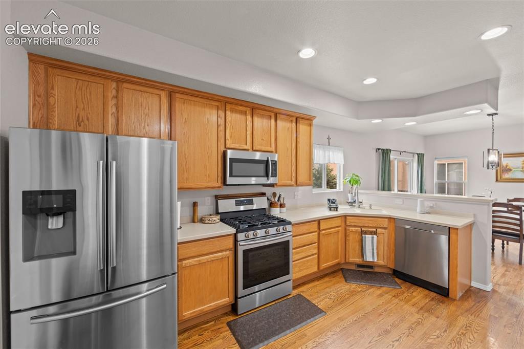 Image 13 of 25: Kitchen