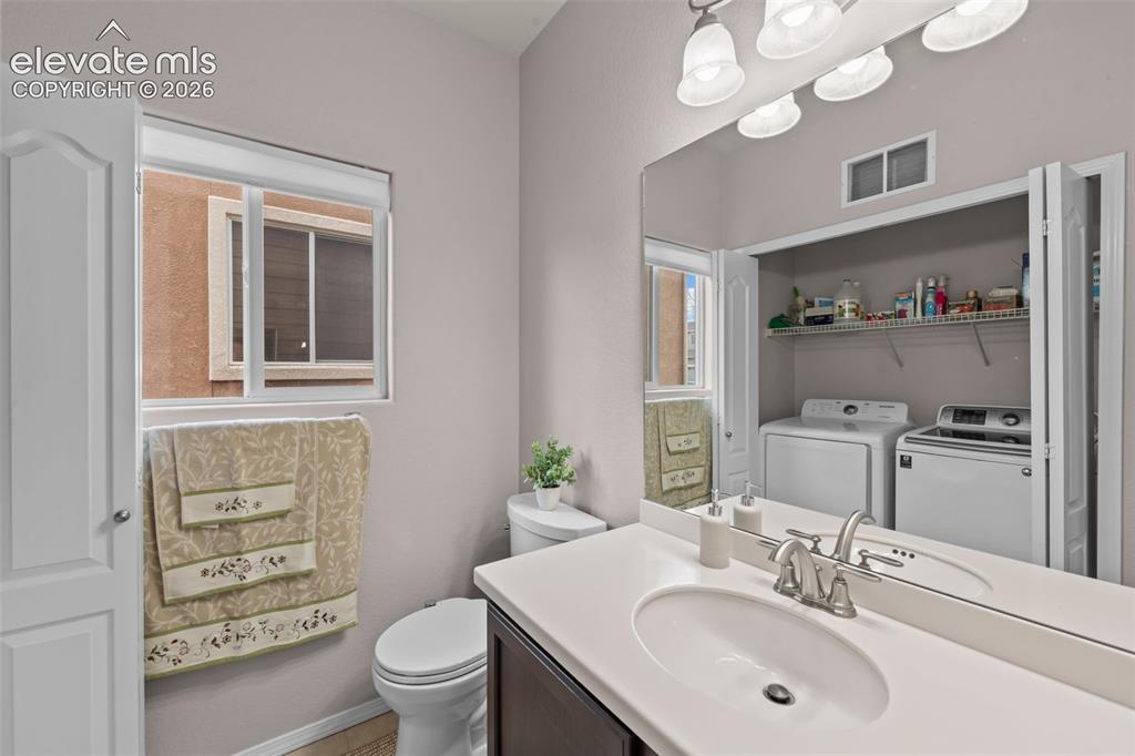 Image 15 of 25: Bathroom
