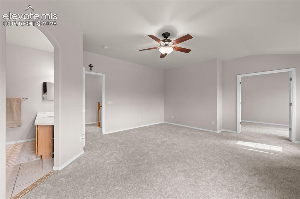 Image 16 of 25: Bedroom