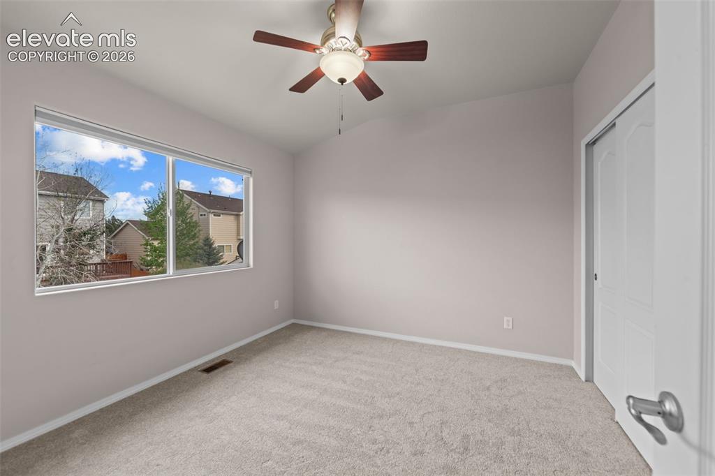 Image 20 of 25: Bedroom