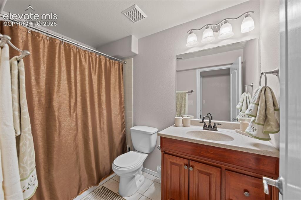 Image 25 of 25: Bathroom