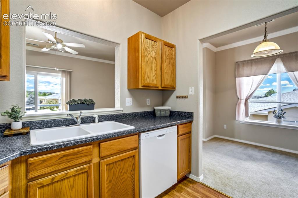 Image 17 of 50: Kitchen