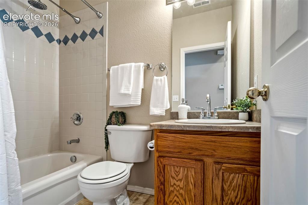 Image 19 of 50: Hall bathroom