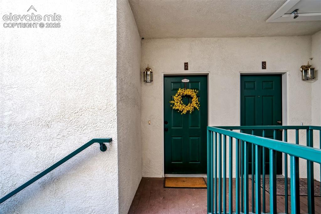 Image 4 of 50: Entry