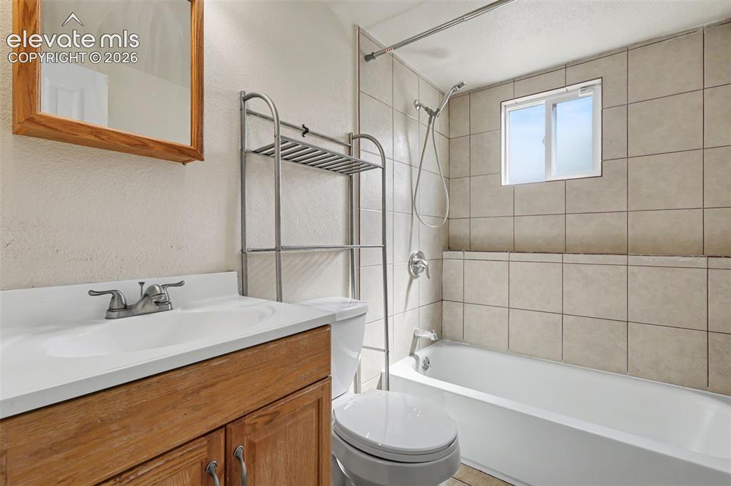 Image 13 of 26: Bathroom