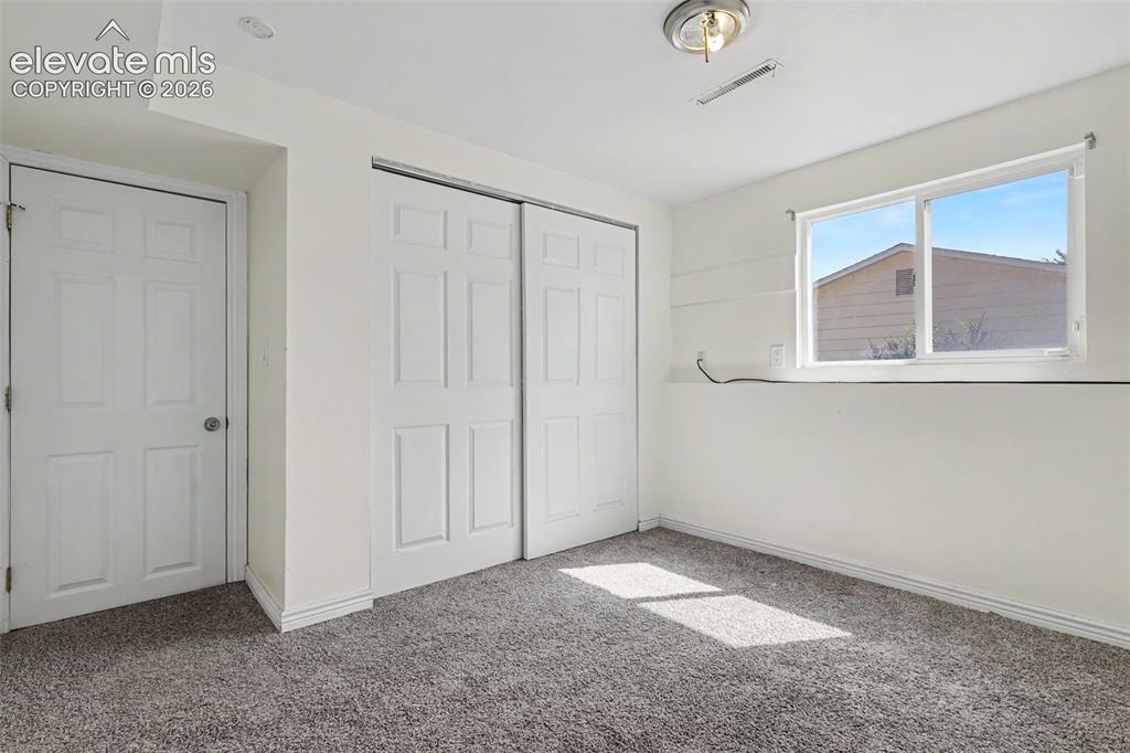 Image 15 of 26: Bedroom