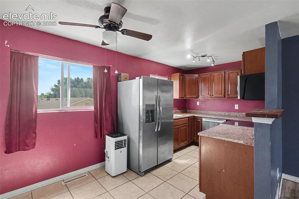 Image 5 of 26: Kitchen