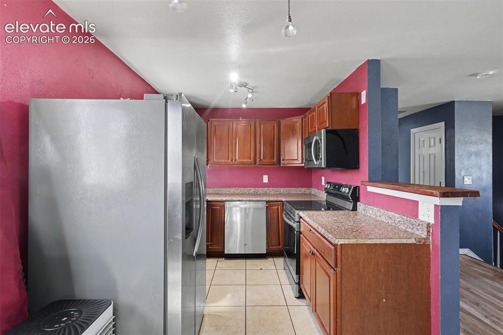 Image 6 of 26: Kitchen