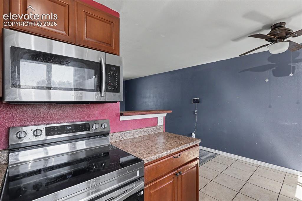 Image 7 of 26: Kitchen