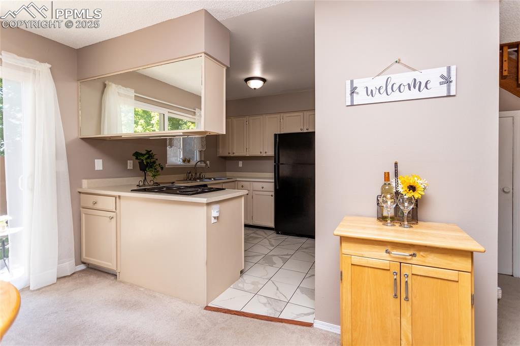 Image 11 of 36: Kitchen