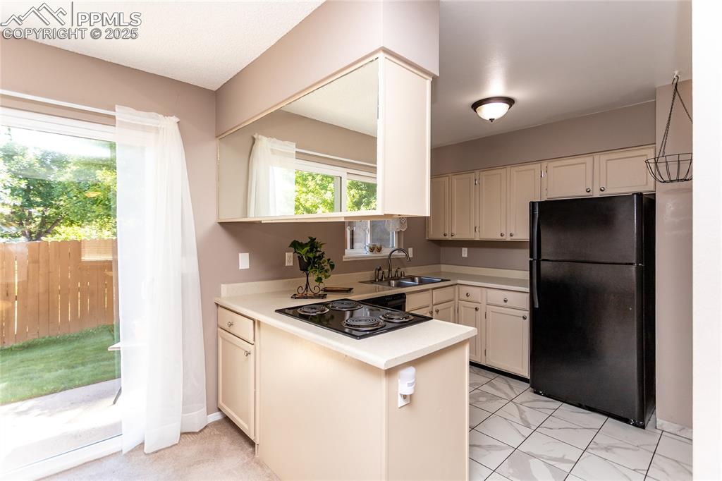 Image 12 of 36: Kitchen