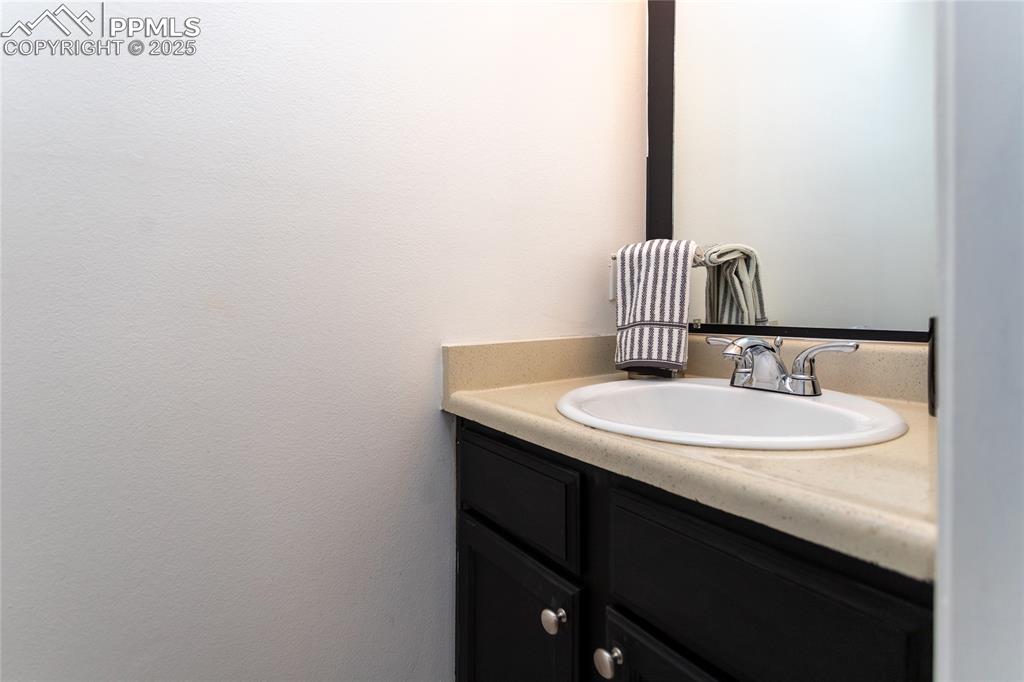 Image 16 of 36: Bathroom