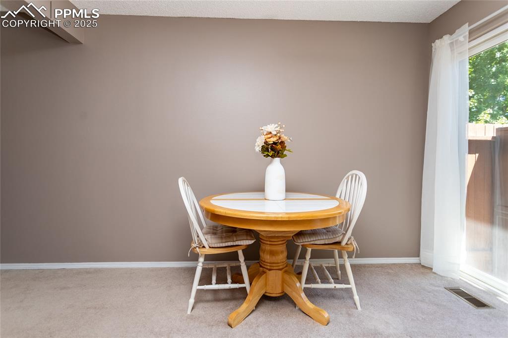 Image 17 of 36: Dining Area