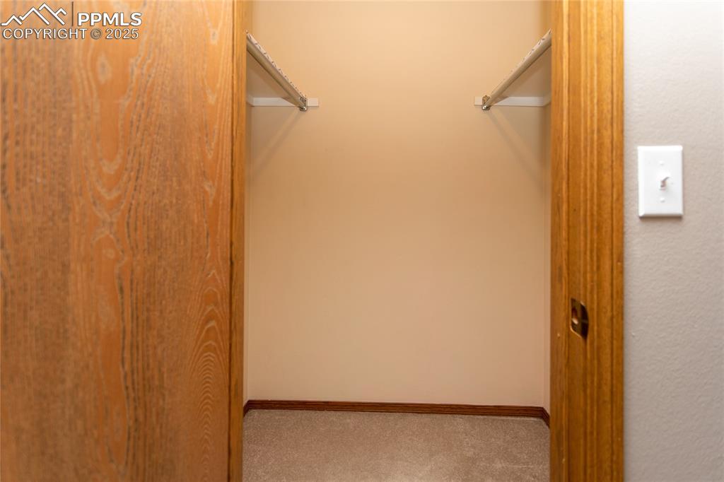 Image 24 of 36: Closet
