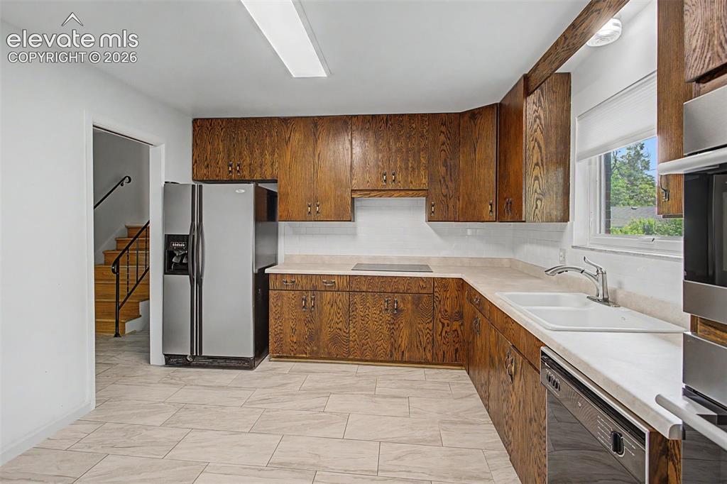 Image 7 of 29: Kitchen