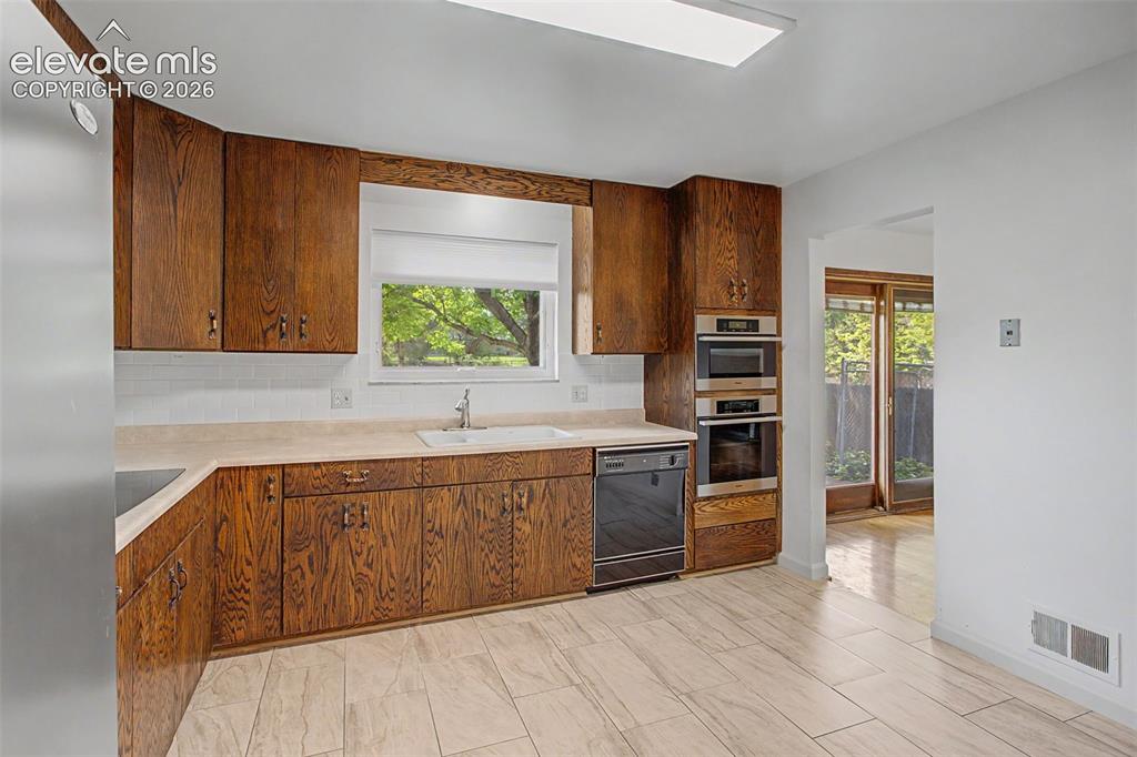 Image 9 of 29: Kitchen