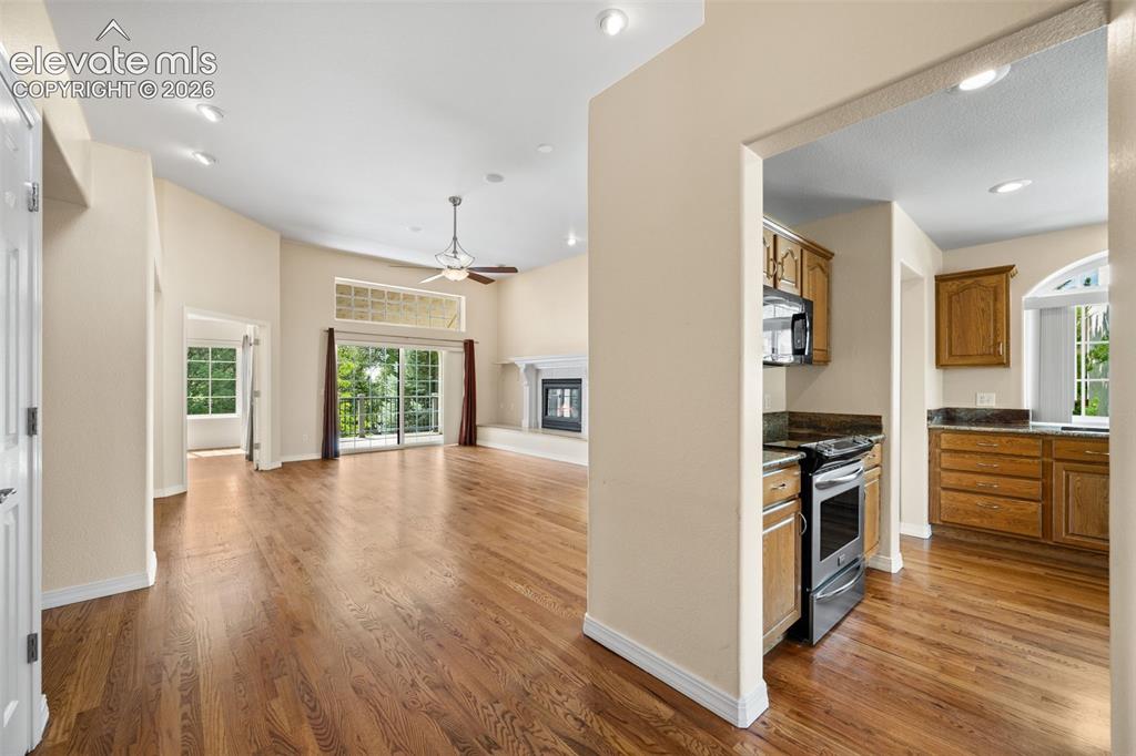 Image 11 of 50: Kitchen