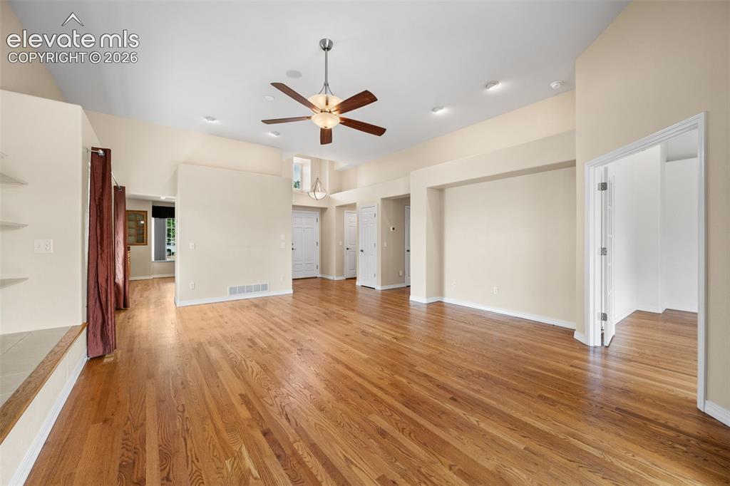 Image 9 of 50: Living Room