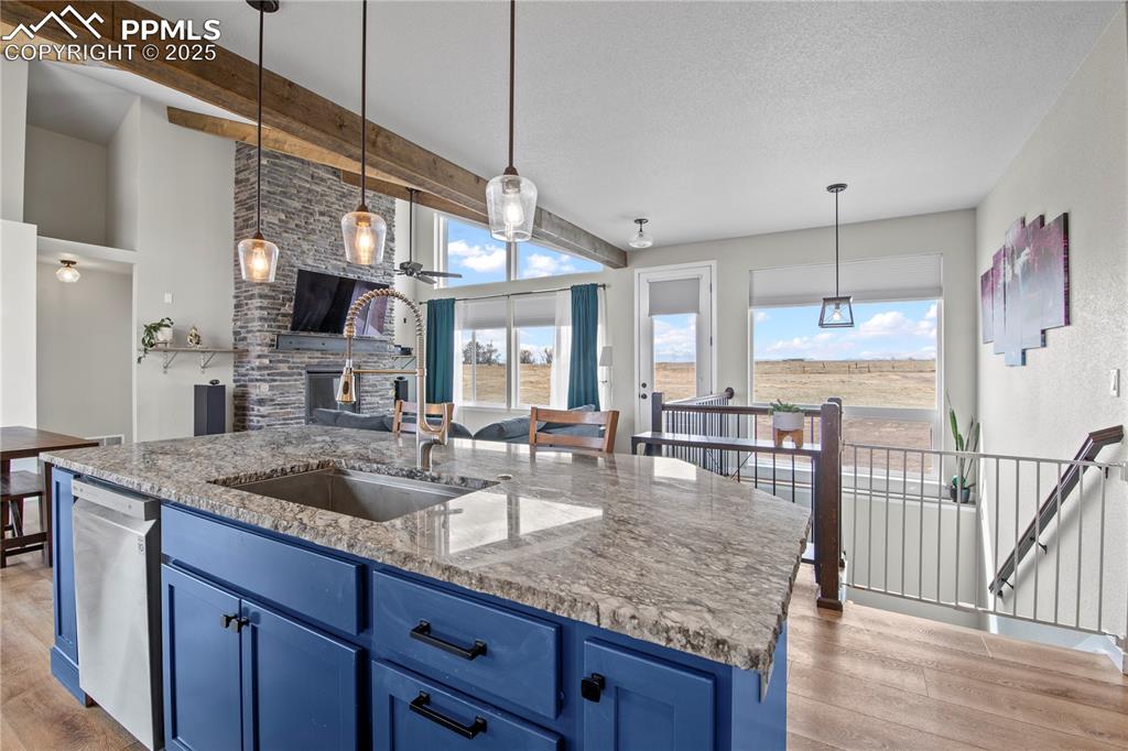 Image 11 of 37: Kitchen