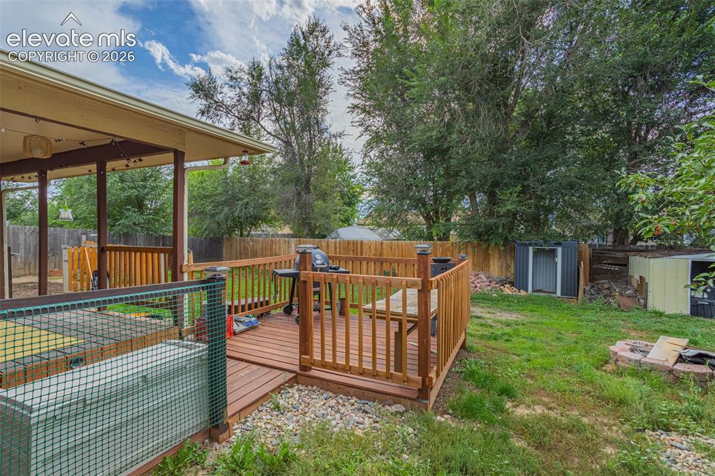 Image 19 of 19: Deck