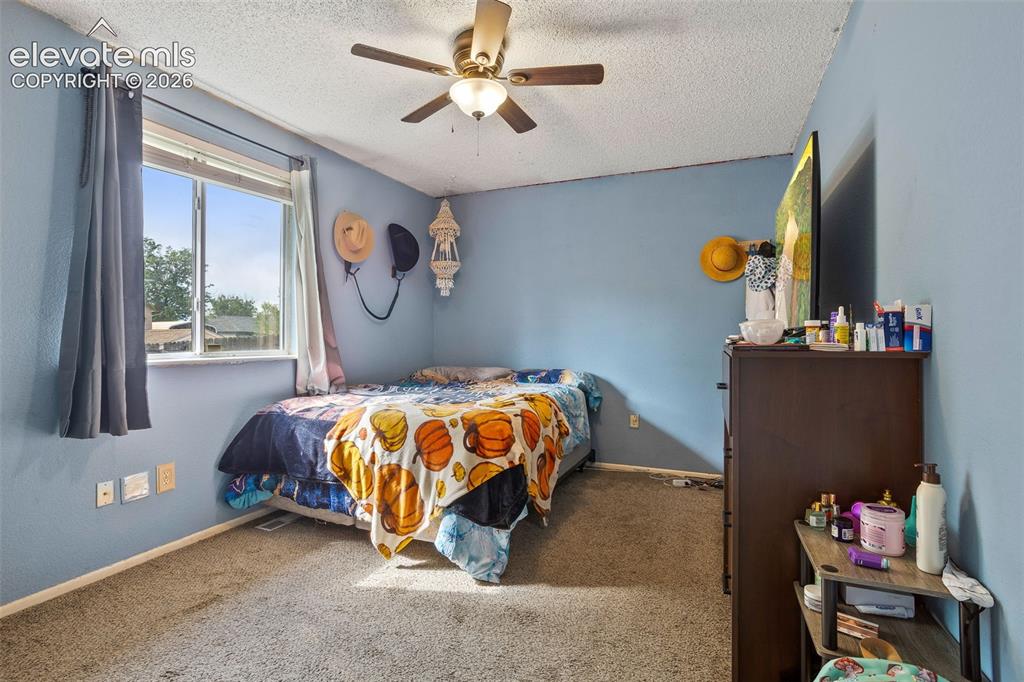 Image 7 of 19: Bedroom