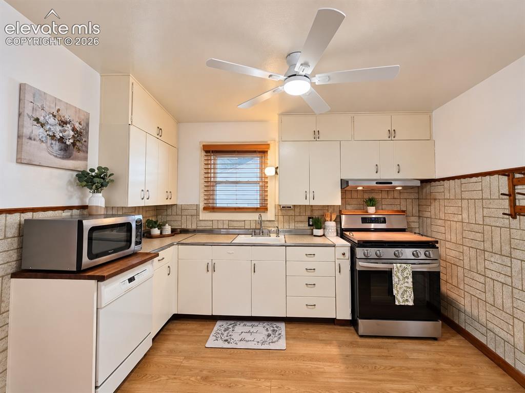 Image 15 of 48: Freshly Painted Interior