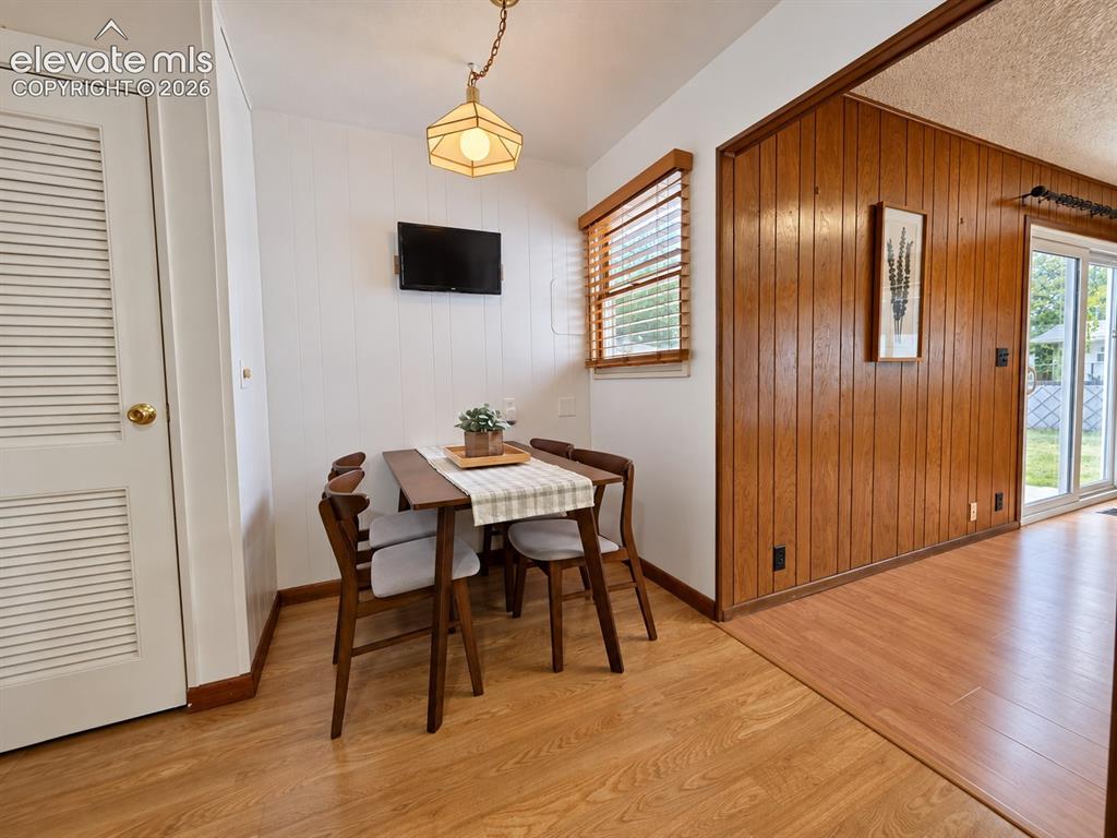 Image 20 of 48: Dining Space With Adjacent Pantry