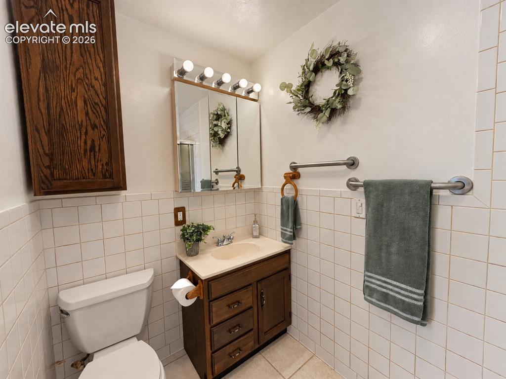Image 31 of 48: Master Bathroom
