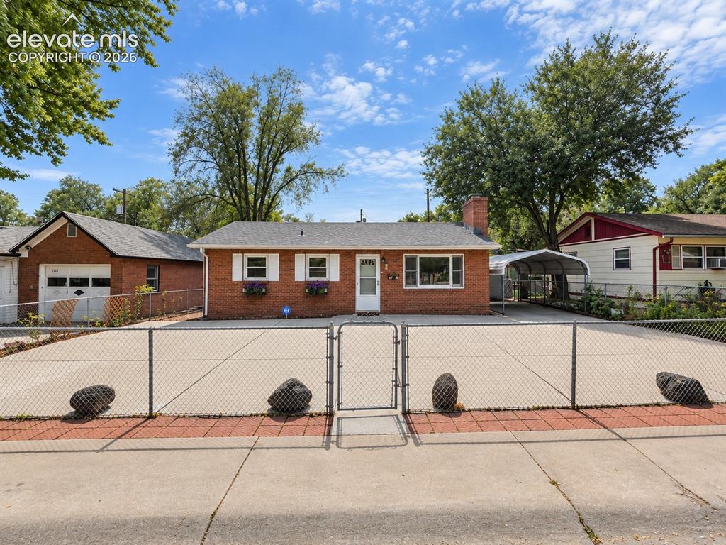Image 45 of 48: Fenced Front Yard