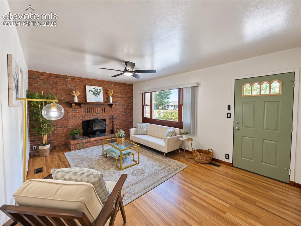 Image 8 of 48: Wood Floors