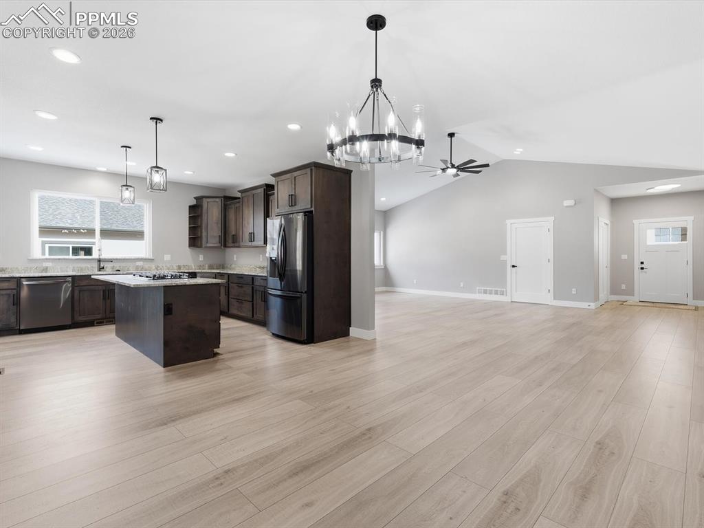 Image 14 of 46: Kitchen