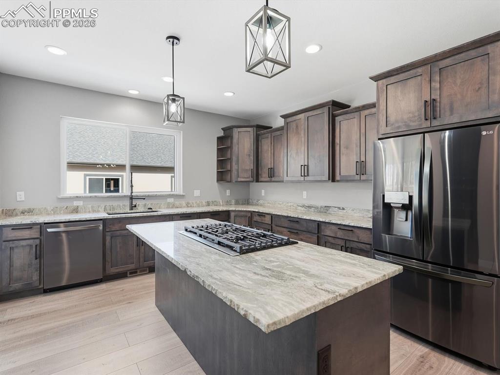 Image 15 of 46: Kitchen