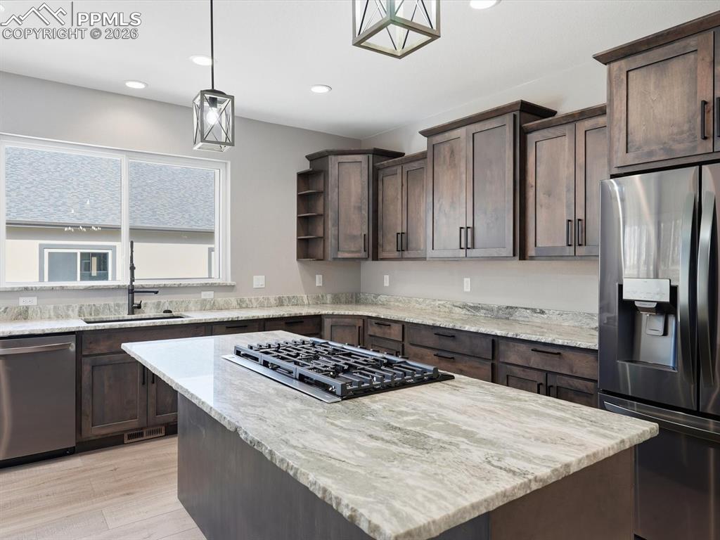 Image 16 of 46: Kitchen