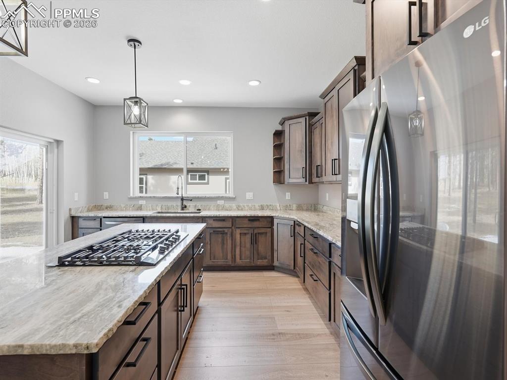 Image 17 of 46: Kitchen