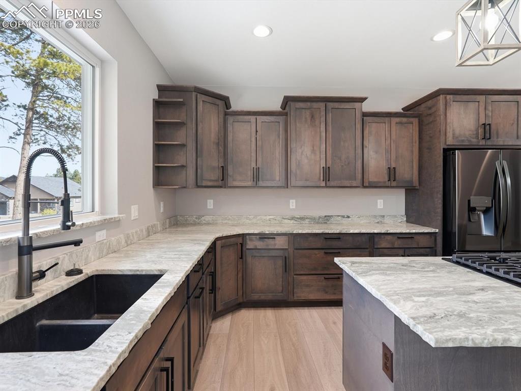 Image 19 of 46: Kitchen