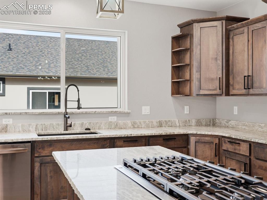 Image 21 of 46: Kitchen