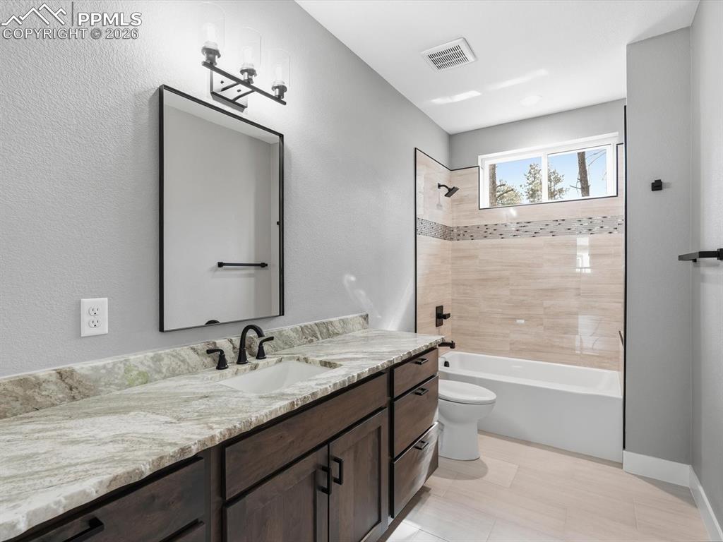 Image 28 of 46: Bathroom