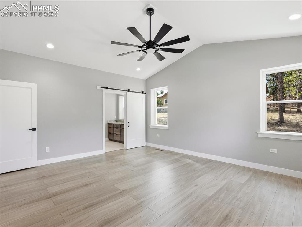 Image 31 of 46: Bedroom