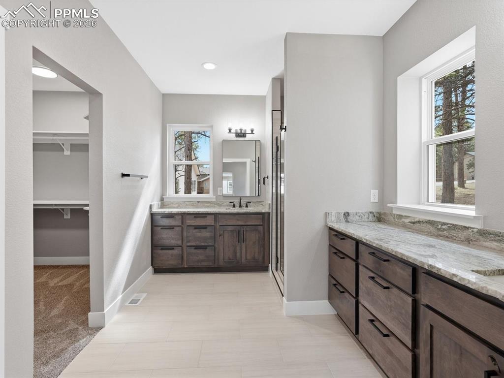 Image 33 of 46: Bathroom