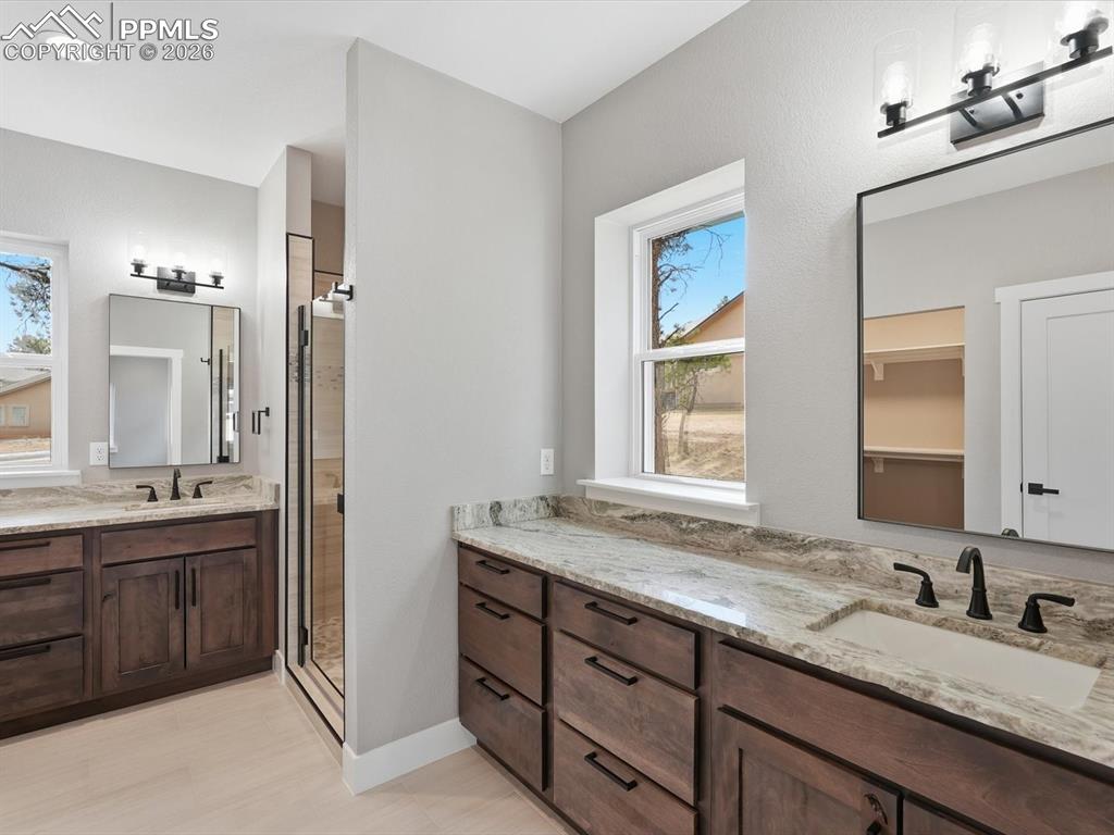 Image 34 of 46: Bathroom