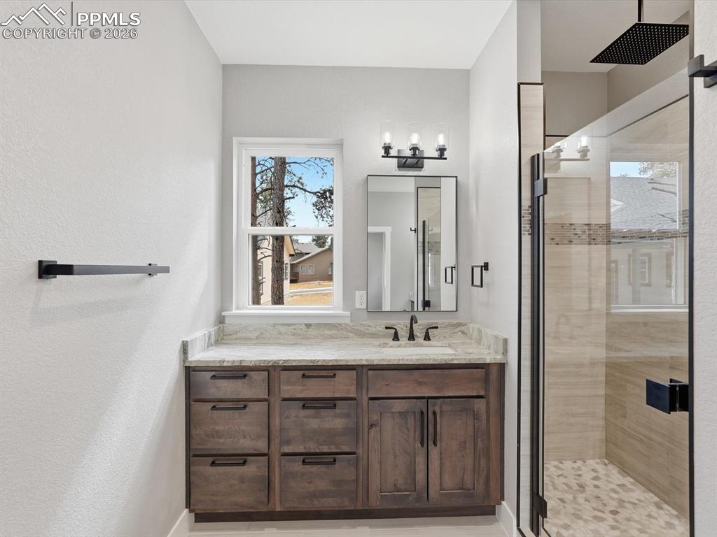 Image 35 of 46: Bathroom