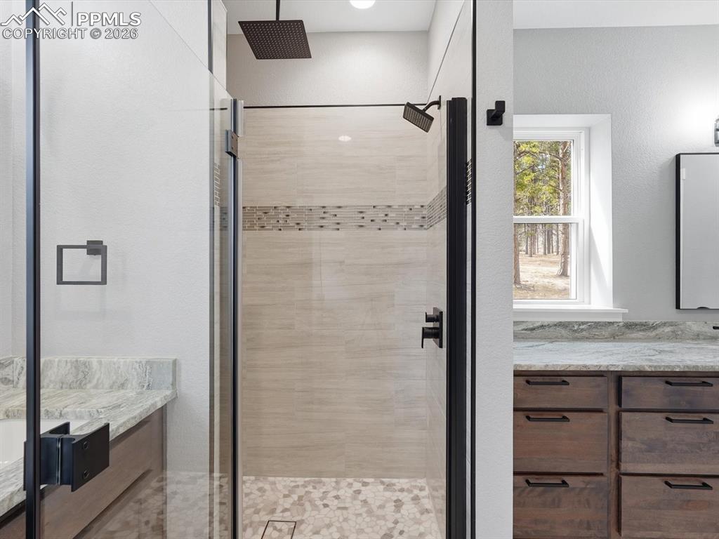 Image 36 of 46: Bathroom