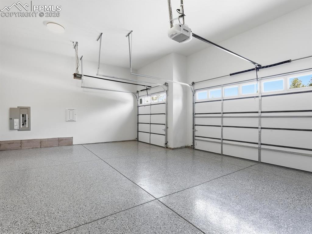 Image 41 of 46: Garage