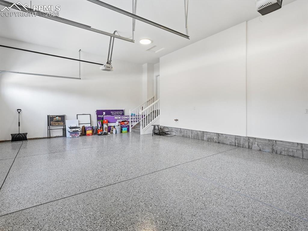 Image 42 of 46: Garage