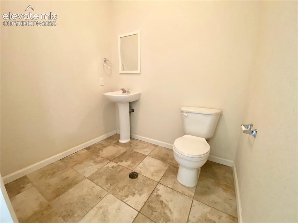 Image 13 of 13: Bathroom