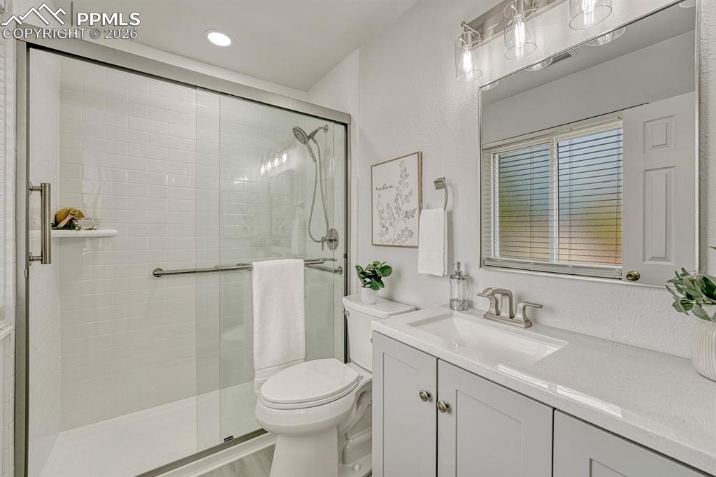 Image 25 of 42: Start your morning refreshed in the primary en suite