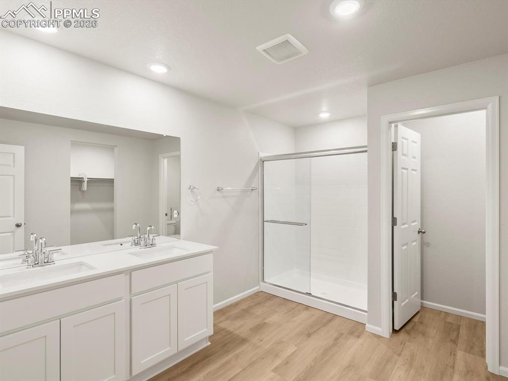 Image 17 of 22: Bathroom