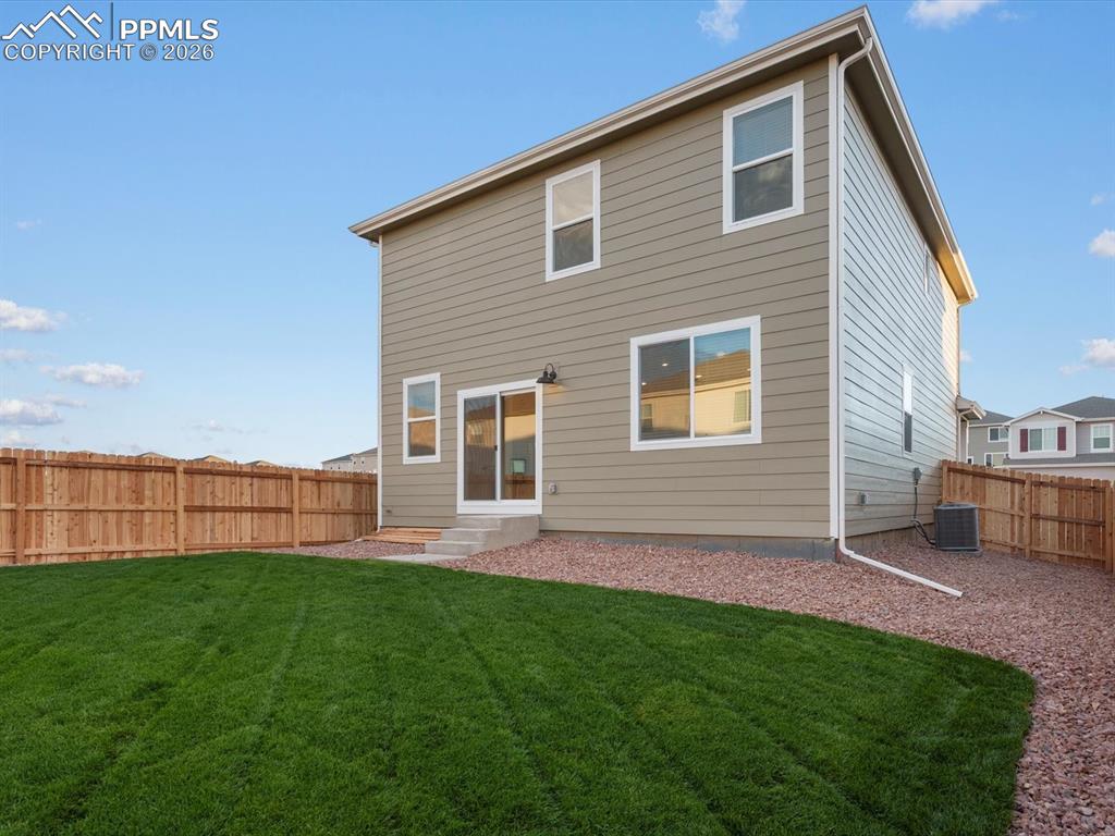 Image 21 of 22: Back of Structure