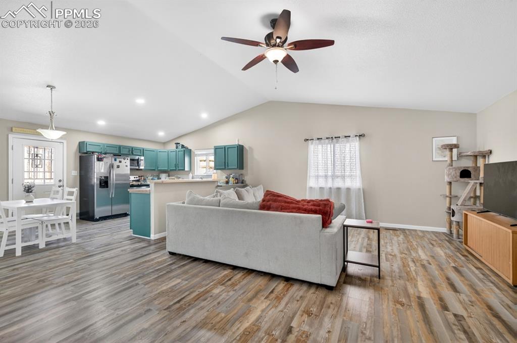 Image 12 of 32: Living Room