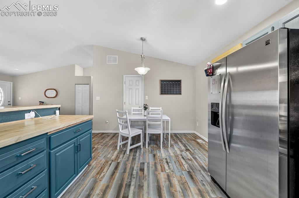 Image 6 of 32: Kitchen